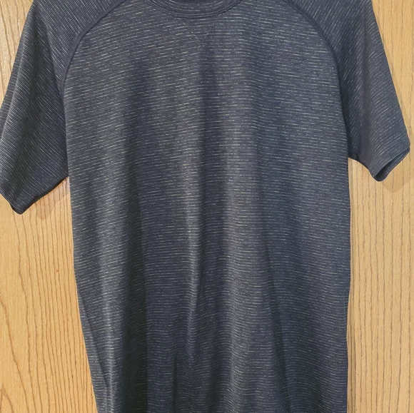 Mens lululemon athletica Black Crewneck Shirt - Picture 4 of 5